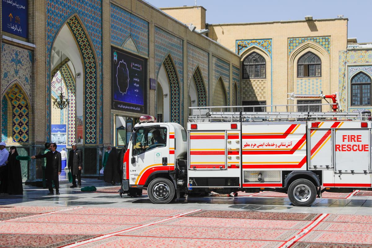 آتش‌نشانی حرم مطهر رضوی در خدمت زائران